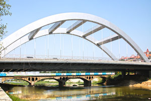 Heavy Duty Steel Bridge Fabrication Weather Resistant Pedestrian Bridge Kits For Scenic Areas / Industrial Zones